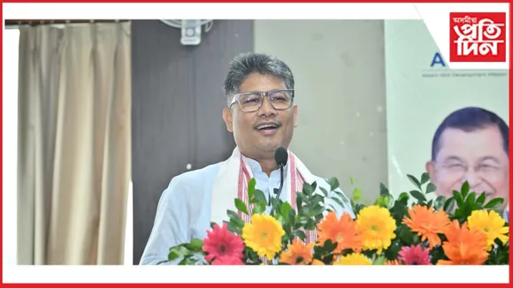 দুষ্কৃতিকাৰীৰ পৰা ৰক্ষাৰ বাবে খিলঞ্জীয়াক মাৰণাস্ত্ৰ দিয়াটোক জনসাধাৰণে আদৰণি জনাইছেঃ মন্ত্ৰী পীযুষ হাজৰীকা