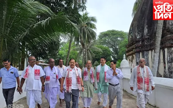ছমৰীয়া সত্ৰত সেৱা ল'লে আৰক্ষী সঞ্চালক প্ৰধান ভাস্কৰজ্যোতি মহন্তই...