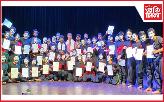 গুৱাহাটী বিশ্ববিদ্যালয়ৰ বাকৰিত মুকাভিনয় কৰ্মশালাৰ সামৰণি অনুষ্ঠান...