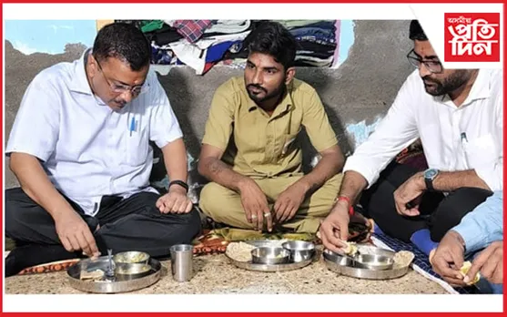 গুজৰাটত অটো ৰিক্সাত উঠি অটো চালকৰ ঘৰত নিশাৰ আহাৰ গ্ৰহণ কৰিবলৈ গ'ল কেজৰিৱাল