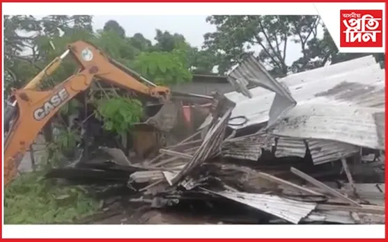 হাউলীৰ পদপথৰ ব্যৱসায়ীক প্ৰতিষ্ঠানত প্ৰশাসনৰ বুলডোজাৰ...