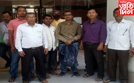 প্ৰাদেশিকৃত মধ্য ইংৰাজী বিদ্যালয়ৰ নিযুক্তিৰ পৰা বাদ পৰা চতুৰ্থ বৰ্গৰ কৰ্মচাৰীৰ গুৰুত্বপূৰ্ণ সভা...
