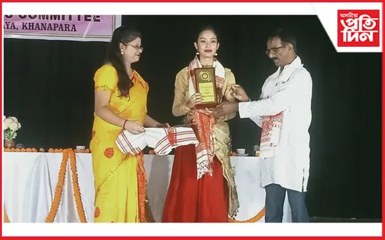 হালোৱাগাঁৱৰ নীলাঞ্জনা বেজবৰুৱাক "নৃত্য পাৰদৰ্শী" সন্মান প্ৰদান...