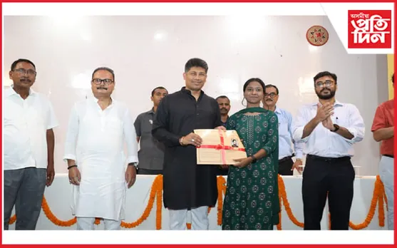 নগাঁৱত আনন্দৰাম বৰুৱা বঁটা প্ৰদান অনুষ্ঠানত মন্ত্ৰী পীযুষ হাজৰিকা
