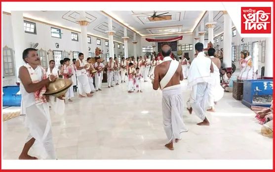 ভকত-বৈষ্ণৱৰ হাতে হাতে তাল লৈ পৰিবেশন কৰা ঘোষা কীৰ্তনৰ নান্দনিক পৰিবেশত উখল মাখল বটদ্ৰৱা থান...