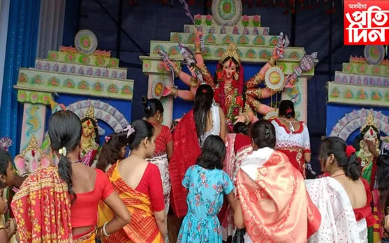দেৱী দুৰ্গাৰ প্ৰতিমূৰ্তি বিসৰ্জনৰ বাবে সাজু হৈ উঠিছে ধুবুৰী...