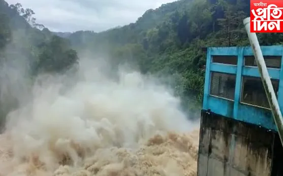 কাৰ্বিলাংপি জলবিদ্যুৎ প্ৰকল্পৰ চাৰিখনকৈ শ্লুইচ গেইটৰে এৰি দিয়া হৈছে পানী