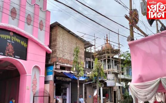 দেৱালৰ এটা ফালে আল্লাক দোৱা, আনটো ফালে ইশ্বৰক আৰাধনা ! শিৱসাগৰৰ এখন পূজাই দৃষ্টি আকৰ্ষণ কৰিছে সকলোৰে...