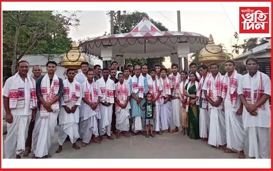 বৃন্দাবনত গুৰুজনাৰ অনুপম কলা-কৃষ্টি পৰিৱেশন কৰা বটদ্ৰৱাৰ ৱৈষ্ণৱ, শিল্পীৰ দলটিক সম্বৰ্ধনা জ্ঞাপন...