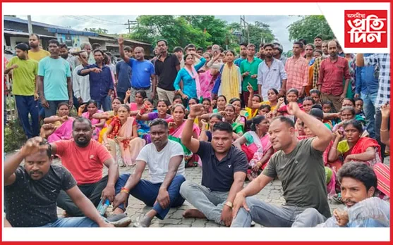 মোবাইল চুৰিৰ অপৰাধত কিশোৰক হত্যাৰ অভিযোগ: পথ অৱৰোধেৰে শতাধিক চাহ শ্রমিকৰ উত্তাল প্ৰতিবাদ...