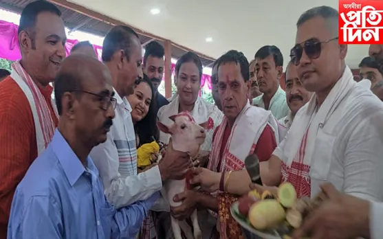 শিৱদ’ল পৰিচালনা সমিতিয়ে পূজাৰ শৰাই আগবঢ়ালে দৌল্লা পৰিয়াললৈ...