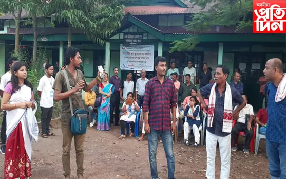 কলিয়াবৰত চৰকাৰী কাৰ্যালয়ৰ চৌহদত বানপানীৰ সজাগতামূলক বাটৰ নাট পৰিৱেশন...