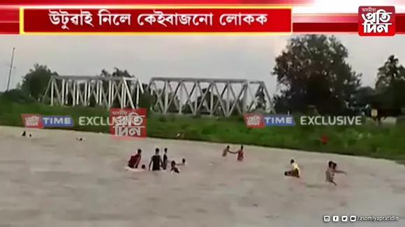 প্ৰতিমা বিসৰ্জন দিবলৈ গৈ গাভৰু নদীত উটি গ'ল ১০ জনকৈ লোকঃ এতিয়াও সন্ধানহীন এজন...