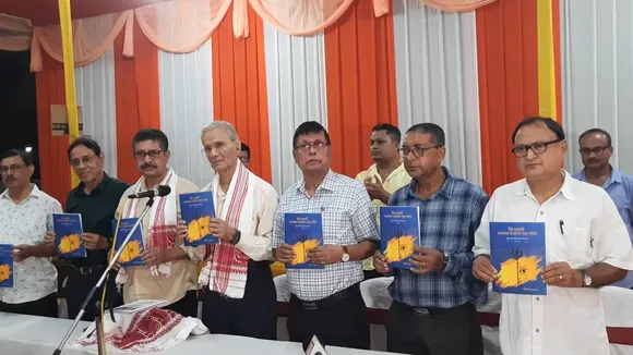 নিউ গুৱাহাটী দুৰ্গা পূজা সমিতিৰ স্মৃতিগ্ৰন্থ উন্মোচন...