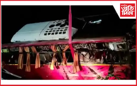 দুখন বাছৰ মুখামুখি সংঘৰ্ষঃ ৫ শিক্ষাৰ্থীসহ ৯ জন লোকৰ কৰুণ মৃত্য...