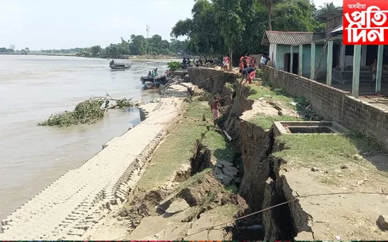 কংগ্ৰেছৰ দিনৰ পৰাই বিজেপিক ভোট দিওঁ, তথাপি আমাক নাচালে বিজেপিয়েঃ চকুৰ সন্মুখতে ব্ৰহ্মপুত্ৰত বিলিন প্ৰাচীন গাওঁ...