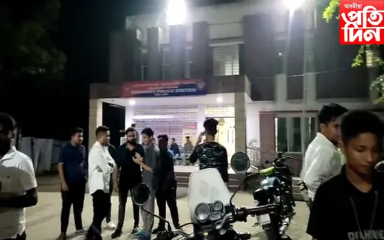 বোকাখাতত দুৰ্বৃত্তই আক্ৰমণ কৰিলে কলেজীয়া ছাত্ৰ-ছাত্ৰীক...