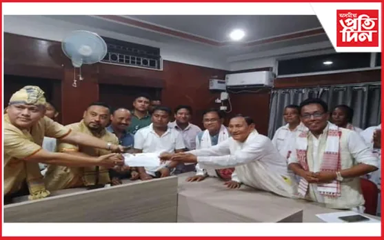 আহোম জনগোষ্ঠীৰ ওচৰত ক্ষমা বিচাৰিলে শংকৰদেৱ সংঘৰ নেতৃত্বই...