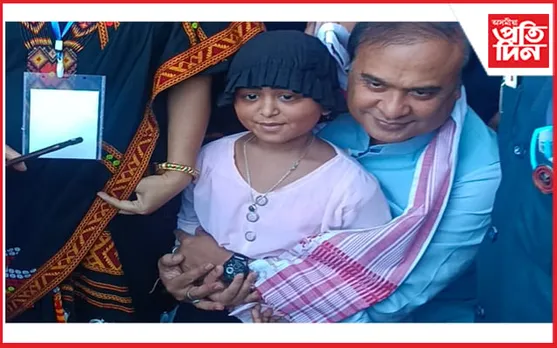 মঙলদৈত এগৰাকী ছাত্ৰীৰ মনৰ আশা পূৰণ কৰিলে মুখ্যমন্ত্ৰী হিমন্ত বিশ্ব শৰ্মাই! 