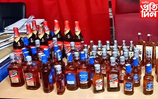 ঢকুৱাখনাত বহু পৰিমাণৰ  বিদেশী সুৰা জব্দ... 