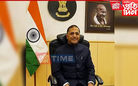 ভাৰতৰ নতুন নিৰ্বাচনী আয়ুক্ত হিচাপে দায়িত্বভাৰ গ্ৰহণ অৰুণ গোৱেলৰ...