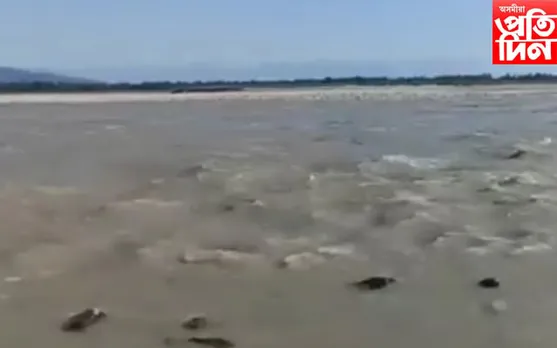 চিয়াং নদীত অস্বাভাৱিক ঘোলা পানী  !