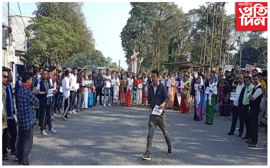 কলেজীয়া ছাত্ৰক প্ৰহাৰক কেন্দ্ৰ কৰি উত্তপ্ত মাকুম
