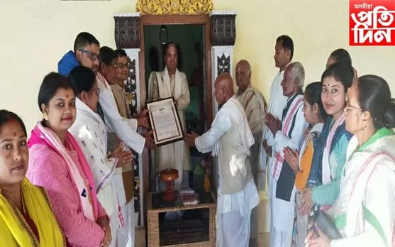 ড০ পীতাম্বৰ দেৱ গোস্বামীলৈ "অসম ৰত্ন" উপাধি... 