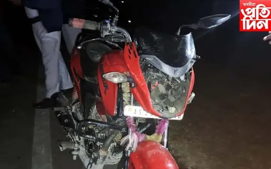 ধেমাজিত পথ দুঘৰ্টনাঃ ছাত্ৰীসহ তিনি জন আহত...