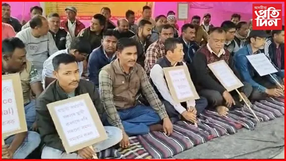 তিনিচুকীয়াত আছাম ষ্টেট আউটচৰ্চ পাৱাৰ ৱকাৰ্ছ ইউনিয়নৰ অনশন কাৰ্যসূচী...