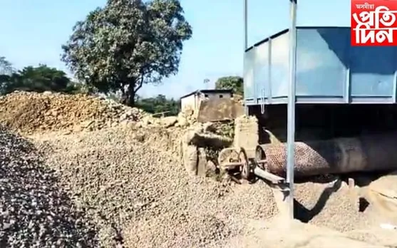 ক্ৰেছাৰ মেচিনত বিজুতিঃ তিনি শ্ৰমিক গুৰুতৰভাৱে আহত...