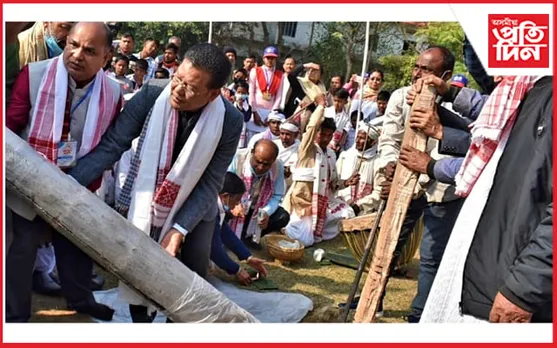 ঢকুৱাখনা চৰকাৰী মজলীয়া বিদ্যালয়ৰ ডেৰশ বছৰীয়া জয়ন্তীৰ লাইখুঁটা স্থাপন 