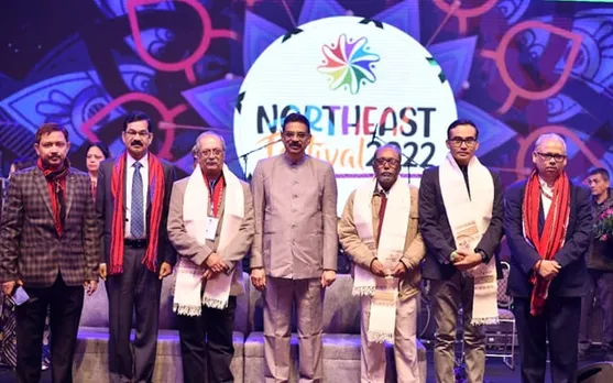 নৰ্থ ইষ্ট ফেষ্টিভেলত 'অসমীয়া প্ৰতিদিন'ৰ নতুন দিল্লীৰ ব্যুৰো চীফ আশীষ গুপ্তাসহ তিনি সাংবাদিকক সম্বৰ্ধনা...