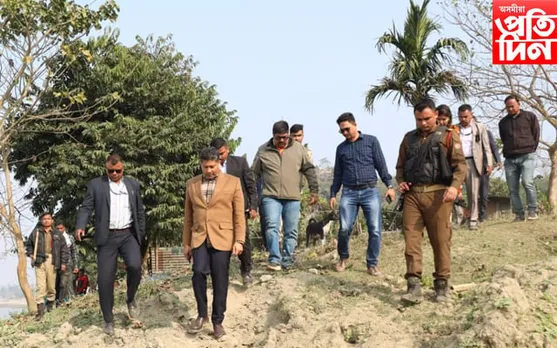 পানীখাইতিৰ গৰাখহনীয়া অঞ্চল পৰিদৰ্শন মন্ত্ৰী পিযুষ হাজৰীকাৰ