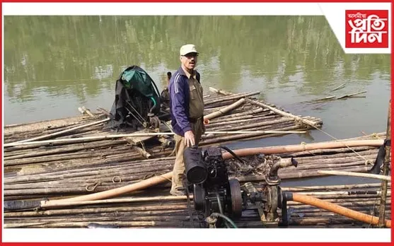 বন বিভাগৰ অভিযানত জব্দ বালি তোলা মেচিন