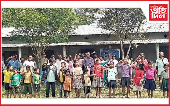 ঢকুৱাখনাত শিক্ষক, শিক্ষাৰ্থী, অভিভাৱকৰ সন্মিলিত প্ৰতিবাদ...