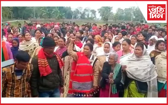 পূব তেলাহীক মাজুলীৰ সৈতে চামিলৰণৰ দাবীত জনতাৰ প্ৰতিবাদী কাৰ্যসূচী
