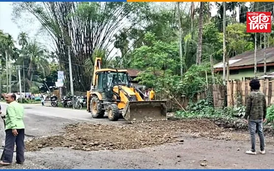 ৰাইজৰ প্ৰতিবাদে গা লৰালে লোকনিৰ্মাণ বিভাগৰ...