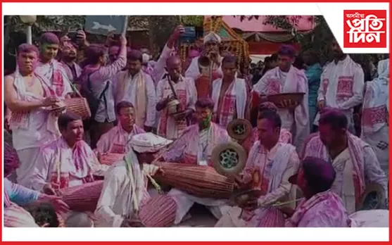 ভক্ত-বৈষ্ণৱৰ সমাহাৰেৰে উদুলি মুদুলি গুৰুজনাৰ জন্মস্থান বটদ্রৱাৰ দৌল উৎসৱ