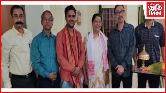 সুৰতীৰ্থৰ প্ৰতিষ্ঠা  দিৱস উদযাপন : শিল্পী ধনদা পাঠকক সম্বৰ্দ্ধনা  