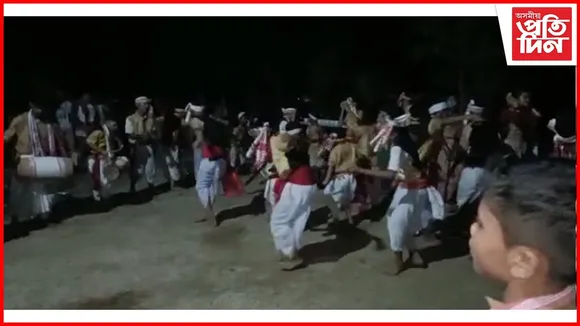 মথুৰাপুৰত গৃহস্থৰ চোতালে চোতালে কণ কণ শিশুৱে মাৰিছে বিহু