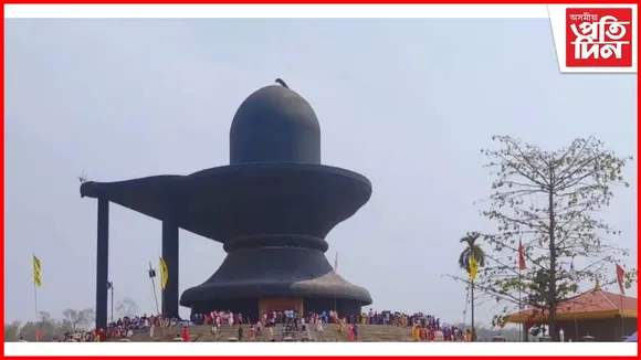 অসমীয়া নৱবৰ্ষ : আৰ্শীষ বিচাৰি মন্দিৰে-নামঘৰে ভক্তৰ ভিৰ...