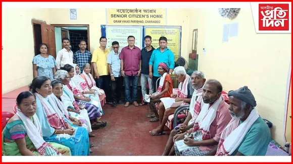 ব্যতিক্ৰমী পৰম্পৰাৰে বিহু উদযাপন মথুৰাপুৰত, বয়োজ্যেষ্ঠক বস্ত্ৰ প্ৰদানেৰে আশীষ গ্ৰহণ মথুৰাপুৰ চ'ছিয়েল ৱেলফেয়াৰ গ্ৰুপৰ