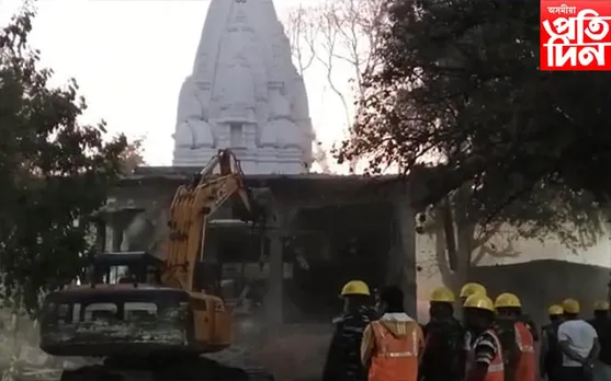৩৬ জন ভক্তৰ মৃত্যু হোৱা মন্দিৰত প্ৰশাসনৰ বুলড'জাৰ...