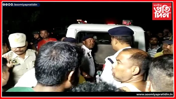 নগাঁৱৰ পথ দুৰ্ঘটনাত থিতাতে প্ৰাণ গ'ল ৩ যুৱকৰ, উদ্ধাৰ হোৱা নাই পৰিচয়