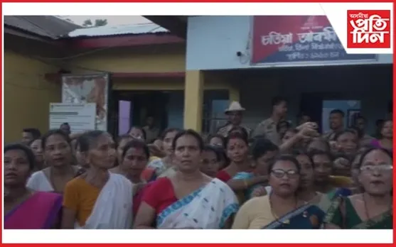 দুই শতাধিক মহিলাৰ চতিয়া থানা ঘেৰাও