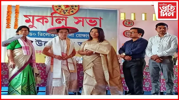 এগৰাকী অৱসৰী অধ্যাপিকাই উপহাৰ দিলে পশ্চিম ঢকুৱাখনা উ:মা: বিদ্যালয়ৰ প্ৰেক্ষাগৃহ...