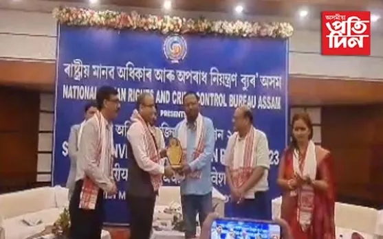 বিধায়ক পদ্ম হাজৰিকাক অসম মানৱ অধিকাৰৰ বিশেষ বঁটা...