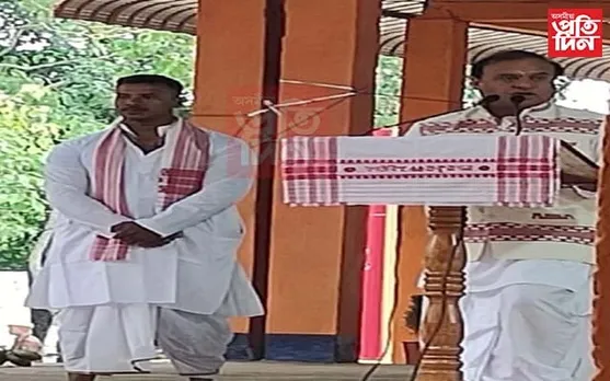 ফাট বিহুত দেহৰক্ষীকো ধুতি পিন্ধালে মুখ্যমন্ত্ৰীয়ে...