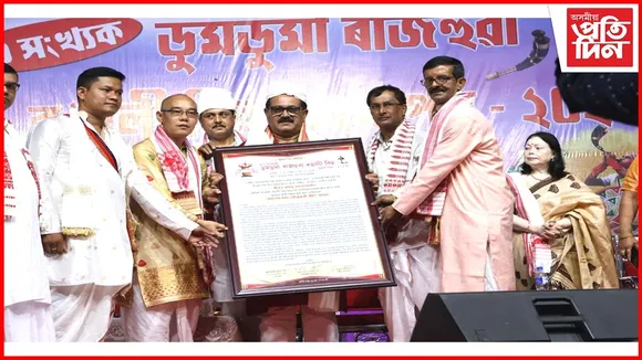 অসমীয়া প্ৰতিদিনৰ সম্পাদক জয়ন্ত বৰুৱালৈ 'যোগেশ দাস সোঁৱৰণী' বঁটা...